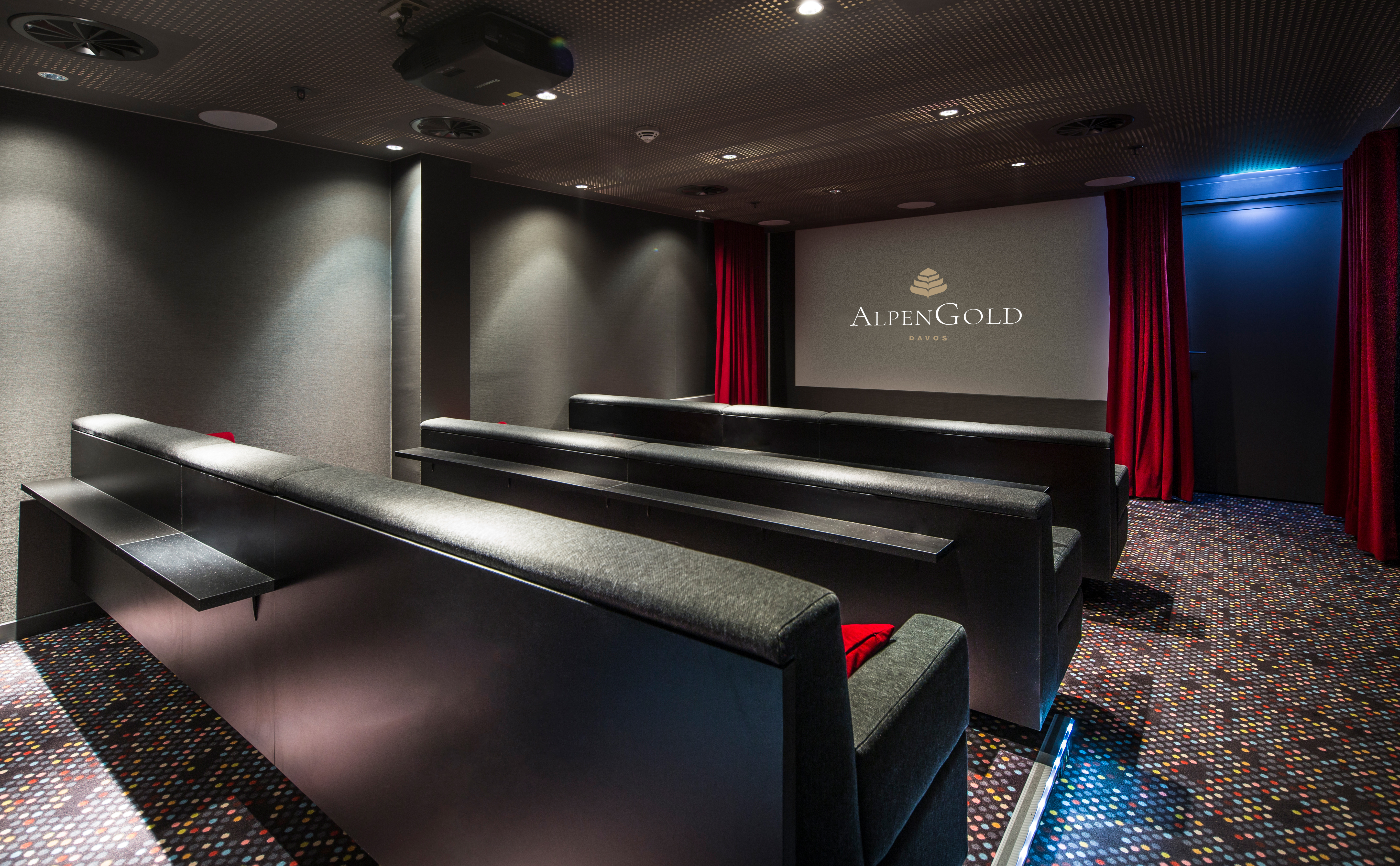 AlpenGold Hotel Davos  5*